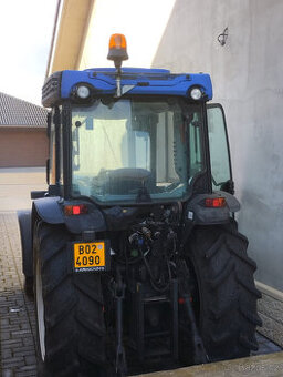 Traktor do sadu a vinohradu New Holland T4.90F