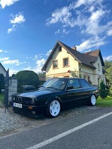 BMW e30 coupe - 1