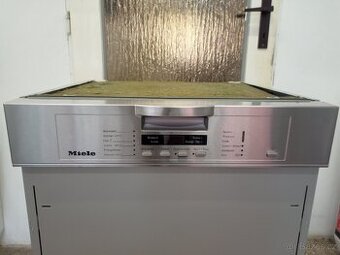 Myčka nádobí Miele G 1222SCi