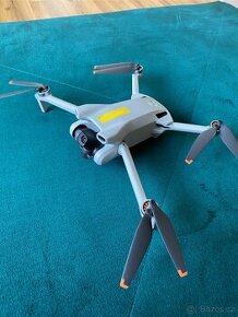 Obrázek k inzerátu: DJI Mini 3 Fly More Combo (RC)