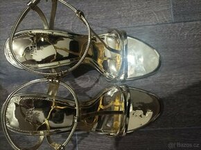 Zlaté sandálky na podpatku - 1