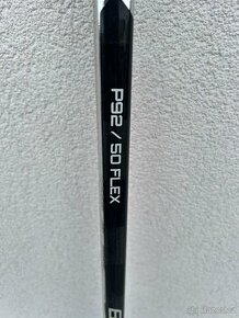 Prodam hokejku Bauer Vapor HYPERLITE 50 Flex P92 levá - 1