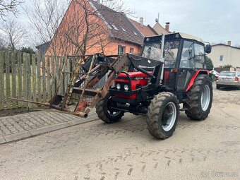 Zetor 7245 s čelním nakladačem s SPZ