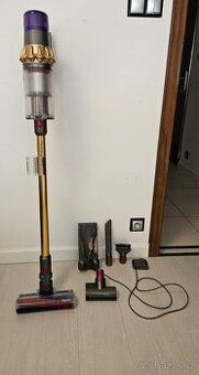 Dyson V11 se všemi příslušenstvími