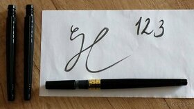 Černé štětcové kaligrafické pero (brush pen) + 2 náplně