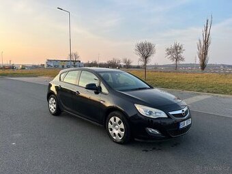 Opel Astra 1.6 85kw 2010 benzín