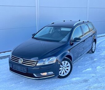 VW Passat B7 2.0TDI 103KW DSG,NAVI,ALU R16,Senzory,Výhřevy