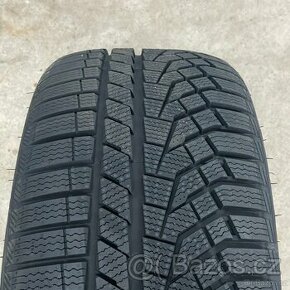 NOVÉ Zimní pneu 225/40 R19 93W Sailun