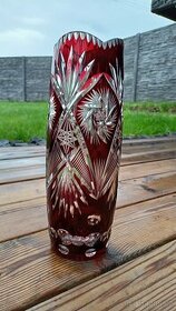 Broušená rubínová váza - 1