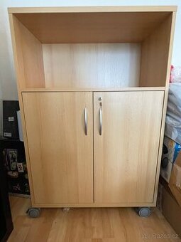 80x40x121 zamykaci skrinka na koleckach - lockable wardrobe