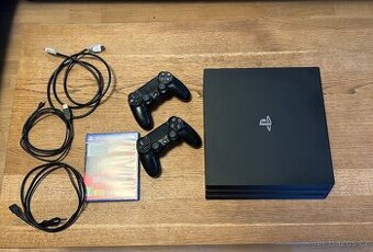 PlayStation 4 Pro 1T, model CUH-7216B  + 2 ovladače + kabelá