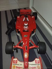 RC model Formule1. 80x30x18 cm, rychlost 27km/hod. S manulál