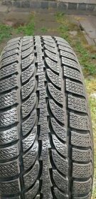 Starší pneu 235/65r17 xl