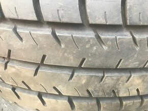 Letní pneu 215/7015C dva kusy 70% vzorek Bridgestone