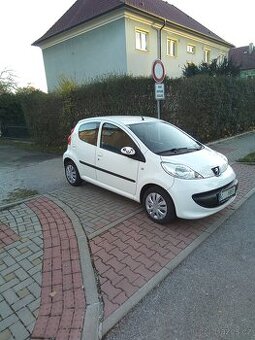 Peugeot 107,1.0i,50 kW KLIMA, 5D, nová CZ STK.