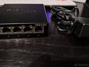 D-Link DGS-105 5-Port Gigabit Desktop Switch - 1