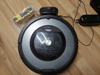 iRobot Roomba 866 s novou baterií a nabíjecím dockem