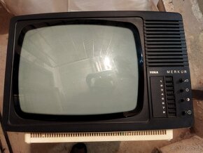 Přenosná retro televize Tesla Merkur