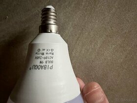 LED žárovka 9W, závit E14