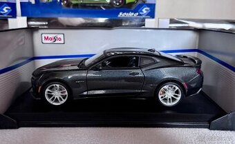 Chevrolet Camaro 2017 Fifty Edition 1:18 27cm Maisto