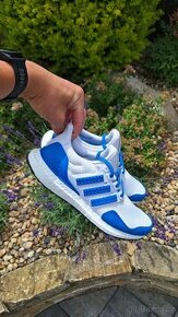 Adidas ultraboost x lego modré