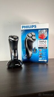 Holící strojek Philips PT920