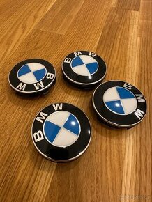 BMW - originální rotující středové krytky kol