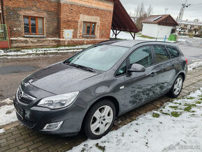 naftová Opel Astra Sports tourer 1.7Cdti  92kW 79000km