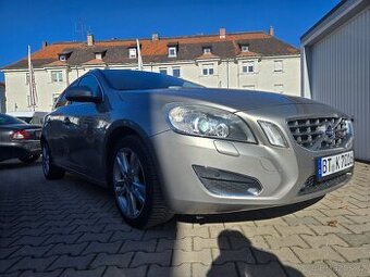 Volvo V60 Summum 2,0d 120kW