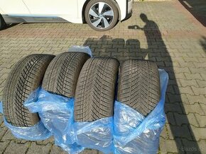 Zimní pneu - Goodyear UltraGrip Perf 3 255/45R19 - Sleva