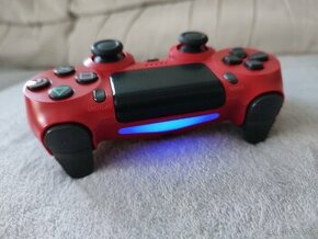 Dualshock 4 červený 700,-