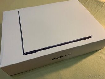 Macbook Air 16GB RAM 256GB černý