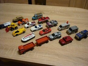 MATCHBOX SUPER FÁST MERCEDES ČERVENÝ + VALNÍK JE PRODANÝ