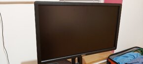 LCD Dell 22"+myš a klávesnice.