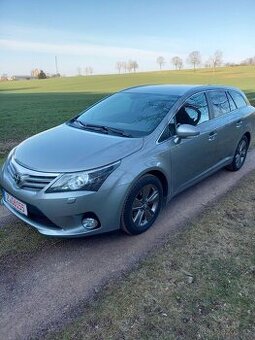 Toyota Avensis Combi 1,8i Premium benzín 108kw