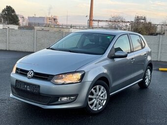 Vw Polo 1.4i 63kw/ TEAM/plná serviska/ zimní + letní kola