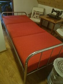 Chromovaná postel s matrací