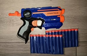 Nerf Firestrike s laserovým zaměřovačem +20 nábojů