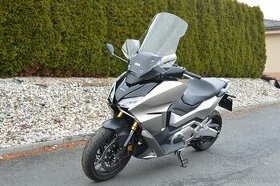 Honda Forza 750 + vyšší plexi givi najeto 207km