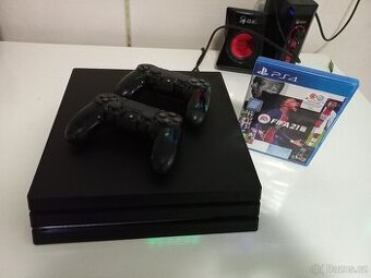 PS 4 PRO + 2 X OVLADAC