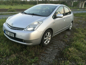 Toyota prius 2006 , nové STK , bezklicovy vstup/start - 1