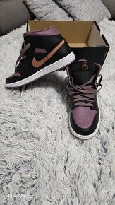 Air Jordan 1 Mid SE