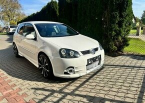 Volkswagen Golf V -1,6i klima pravidelný servi benzín