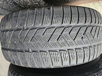 Zimní pneu 245/45R19 Pirelli