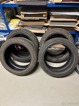 Sada zimních pneu Pirelli Sottozero 3 235/45/R18 98V