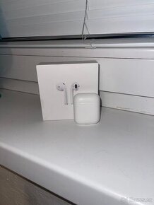 Apple AirPods 2019