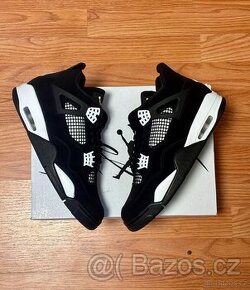 Air Jordan 4 White Thunder