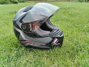 Dámská helma na motorku