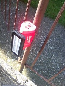 Milwaukee M12 PAL-0 Aku svítilna - lampa 700 lumenů