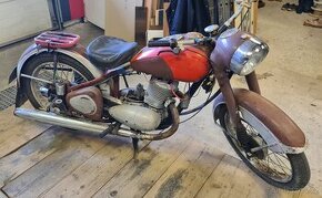 Jawa 250 pérák s TP a SPZ